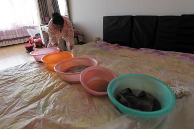 徐闻楼上漏水，住户失联，小区没物管，业主维权难！律师来支招……